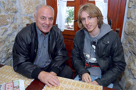 World Cup 2018: Luka Modric - Từ tuổi thơ dữ dội đến người hùng World Cup ảnh 2